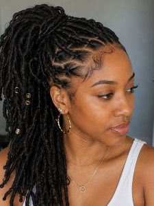 Side-Ponytail-Locs-Hairstyles-for-Women