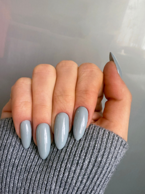 Soft-Gray-Nails