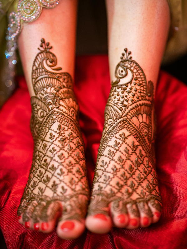 Simple-Traditional-Henna-Designs-for-Feet