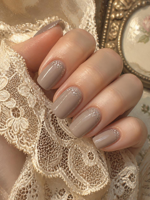 Soft-Taupe-Nails