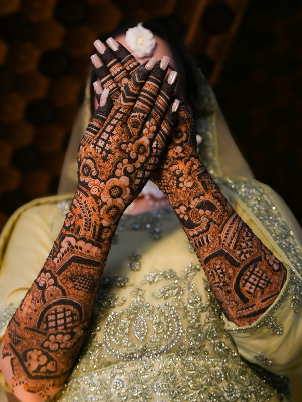 Bridal-Henna-Designs-for-hand