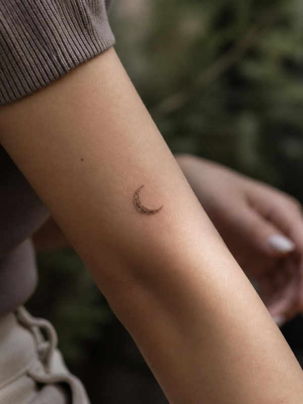 Tiny-Moon-Tattoo