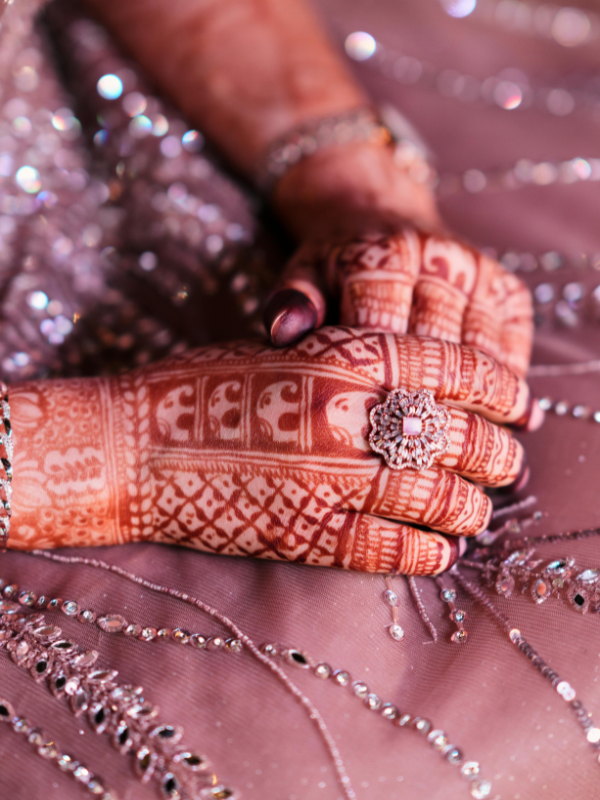 Elegant-Henna-Design-for-hand