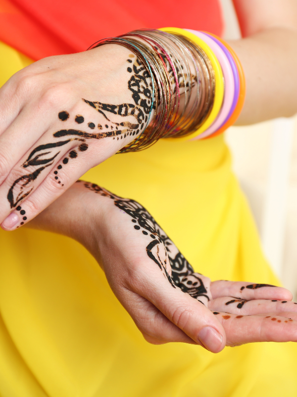 Arabic-Henna-With-Negative-Space