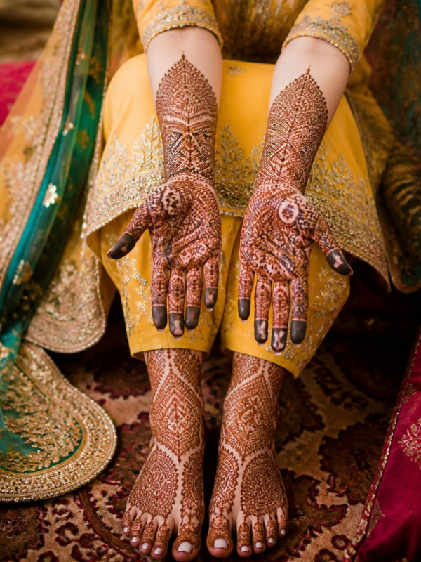 Full-Bridal-Henna-on-Hands-and-Feet