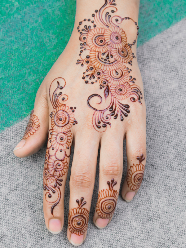 Henna-Flower-Trail