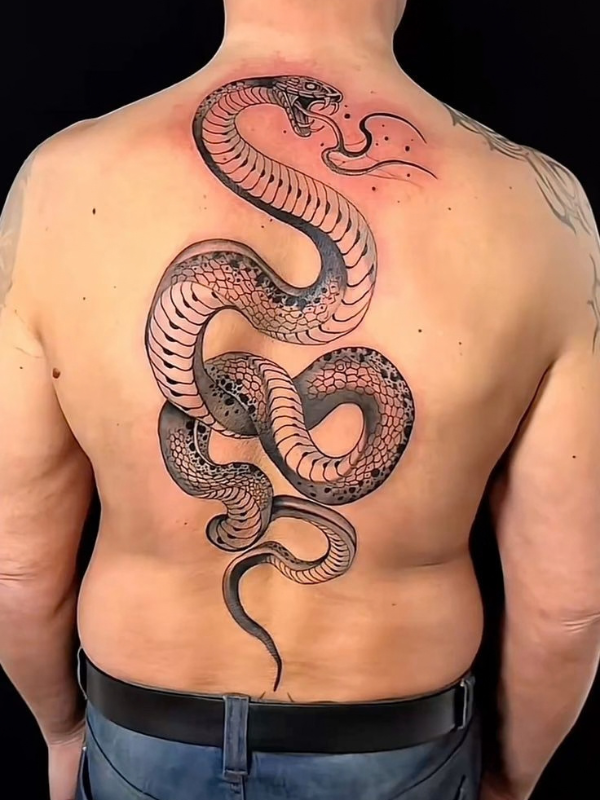 Snake-Back-Tattoo-Ideas