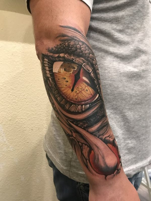 Dragon-Eye-Surrounded-by-Scales