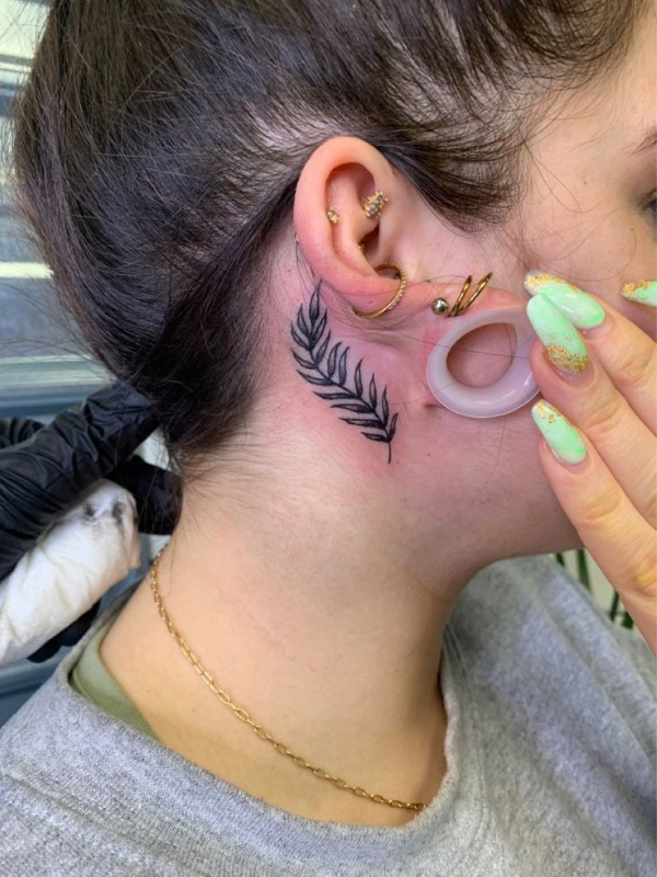 Fern-behind-ear-Tattoo