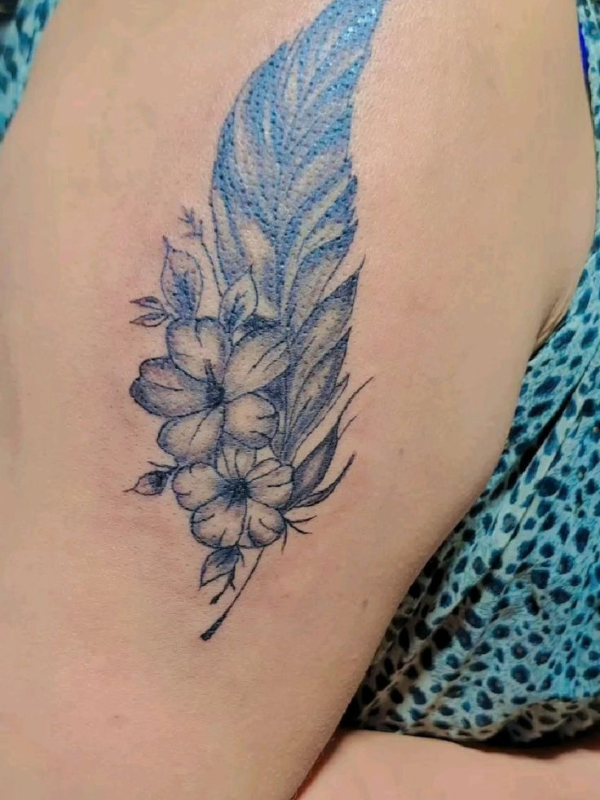 Feather-Shoulder-Tattoo-Ideas