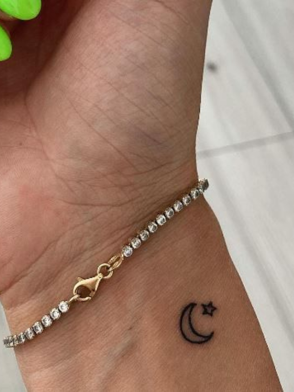 Crescent-Moon-Hand-Tattoo-ideas