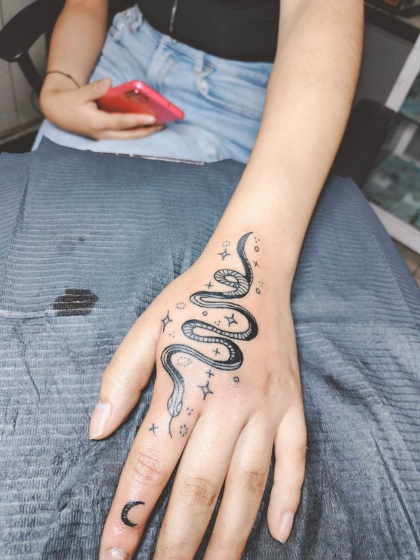 Snake-Hand-Tattoo-ideas